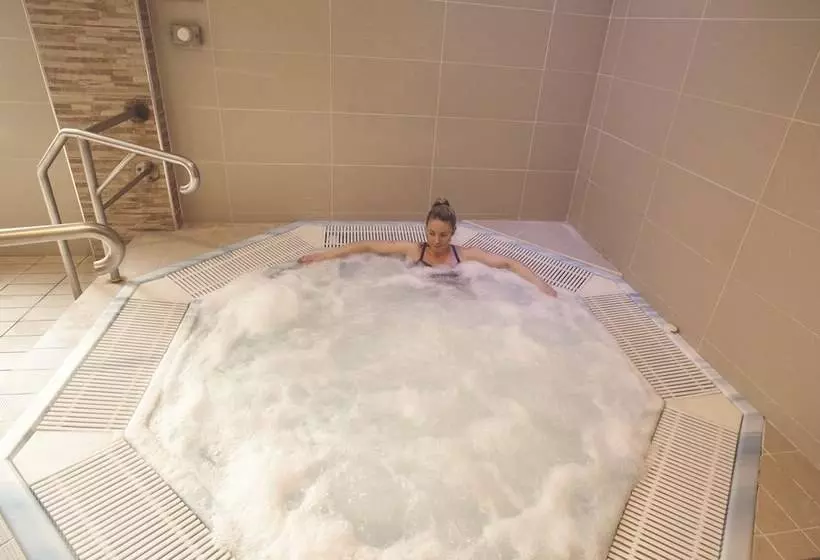 Отель Canal Court