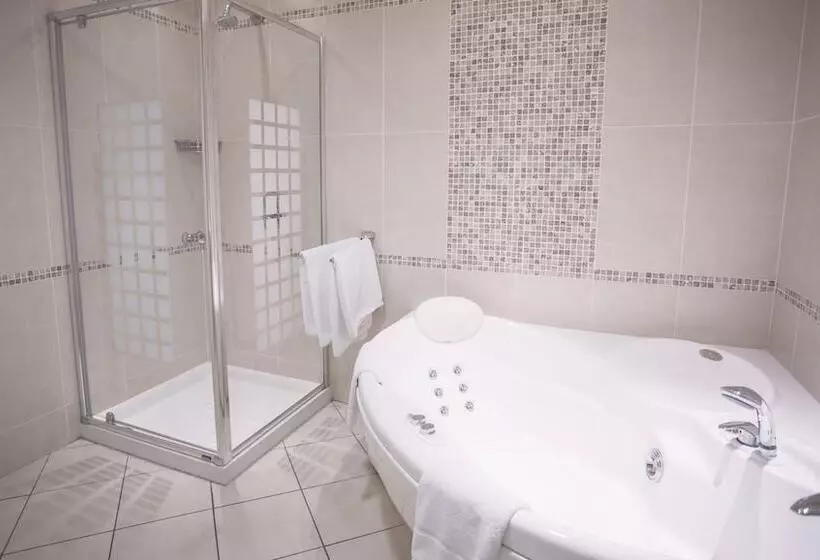 Отель Canal Court