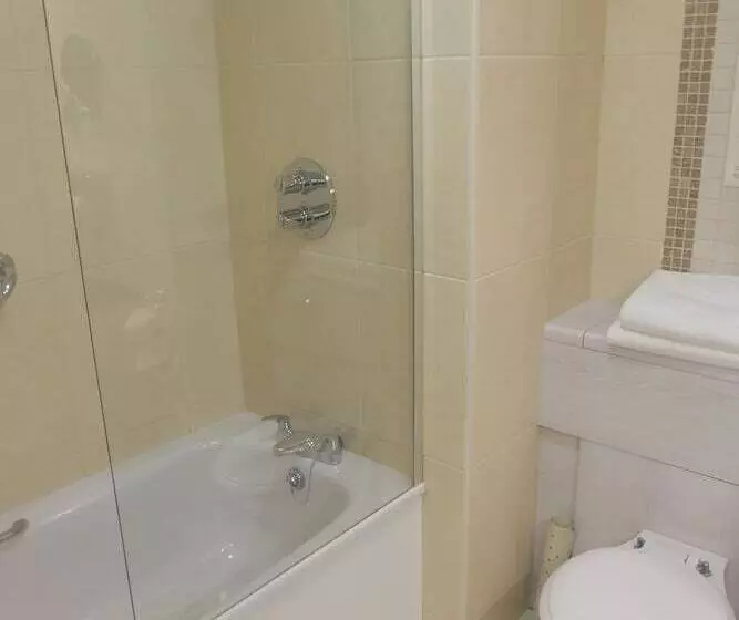 Отель Canal Court