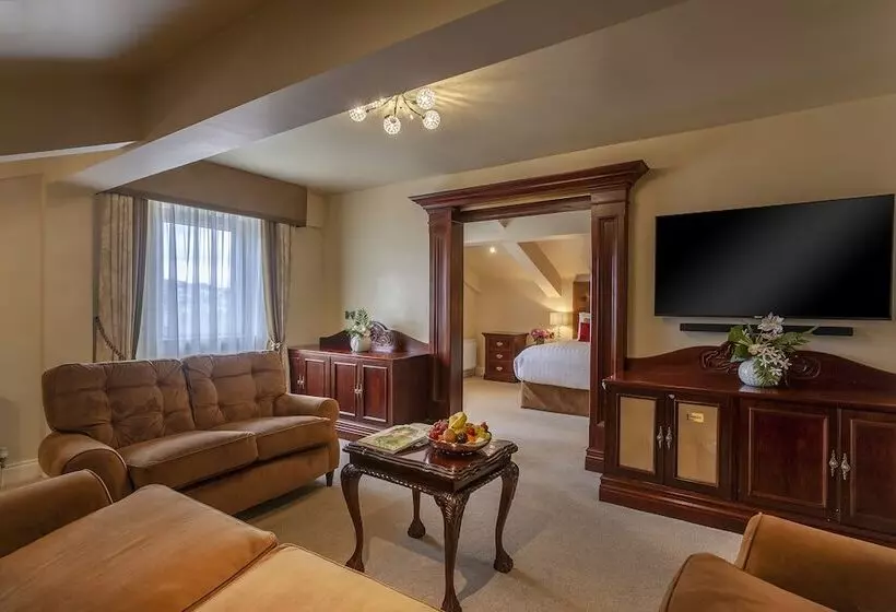 Отель Canal Court