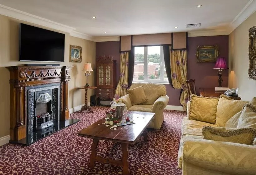 Отель Canal Court