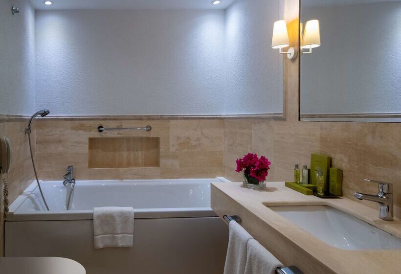 Отель Doubletree By Hilton Bodrum Marina Vista