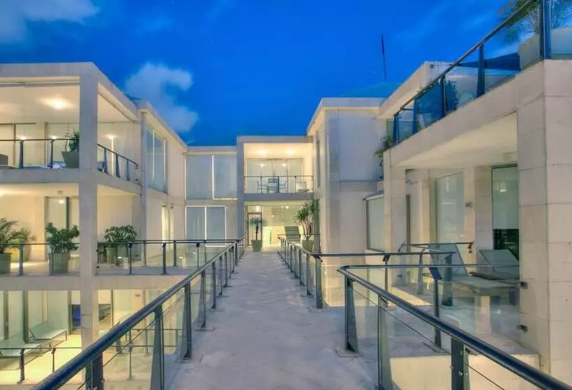 Отель Furamaxclusive Ocean Beach Seminyak Bali