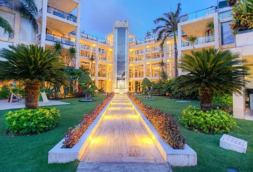 Отель Furamaxclusive Ocean Beach Seminyak Bali