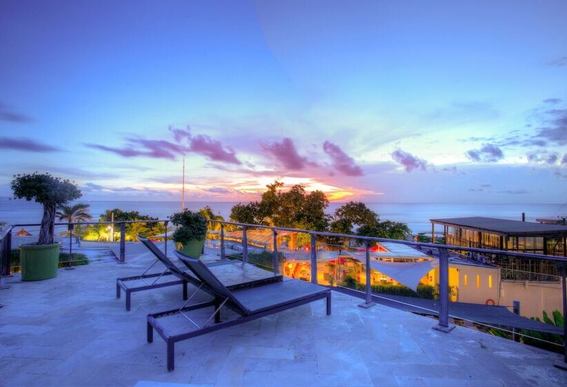 ホテル Furamaxclusive Ocean Beach Seminyak Bali