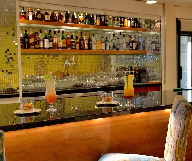 Hotel Cresta Grande Cape Town