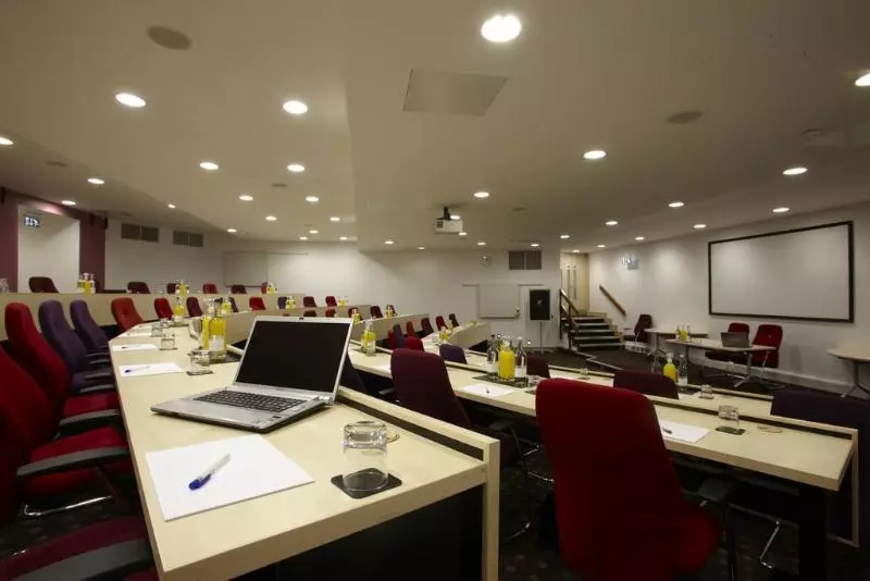 酒店 The Lensbury Resort