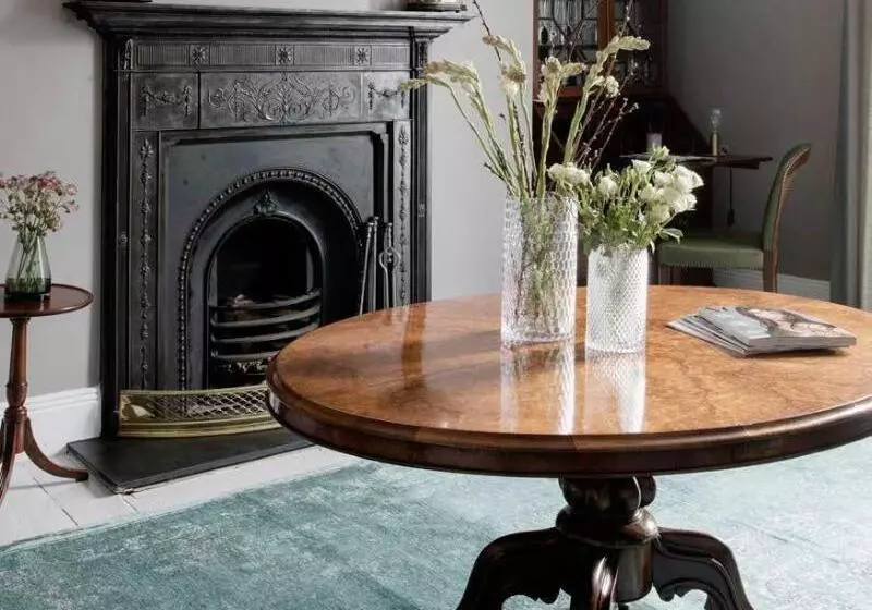 בית מלון כפרי Pembroke Hall