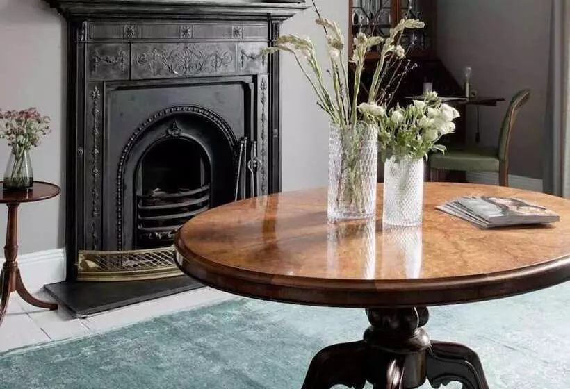 בית מלון כפרי Pembroke Hall