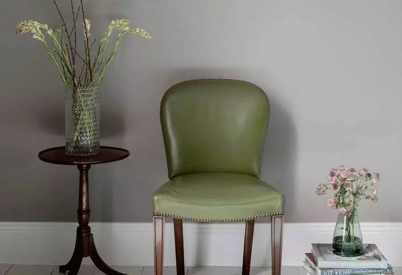 בית מלון כפרי Pembroke Hall