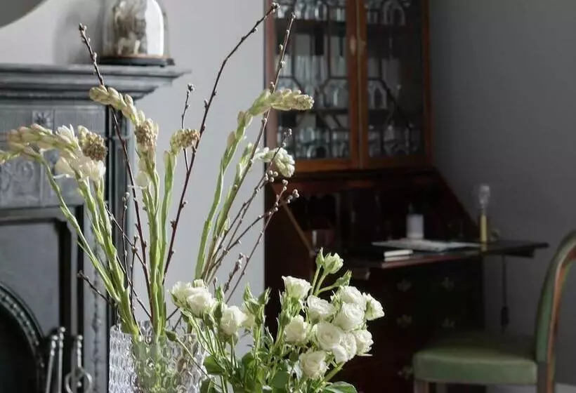 בית מלון כפרי Pembroke Hall