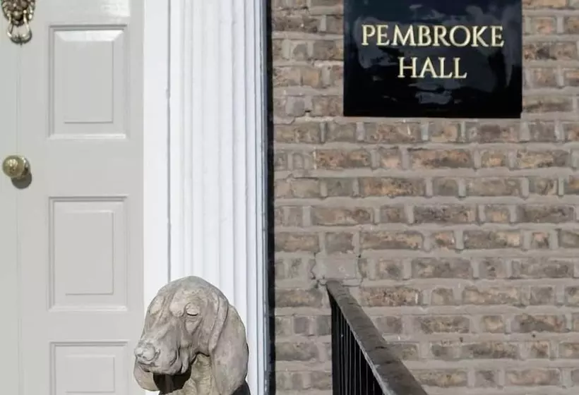 בית מלון כפרי Pembroke Hall