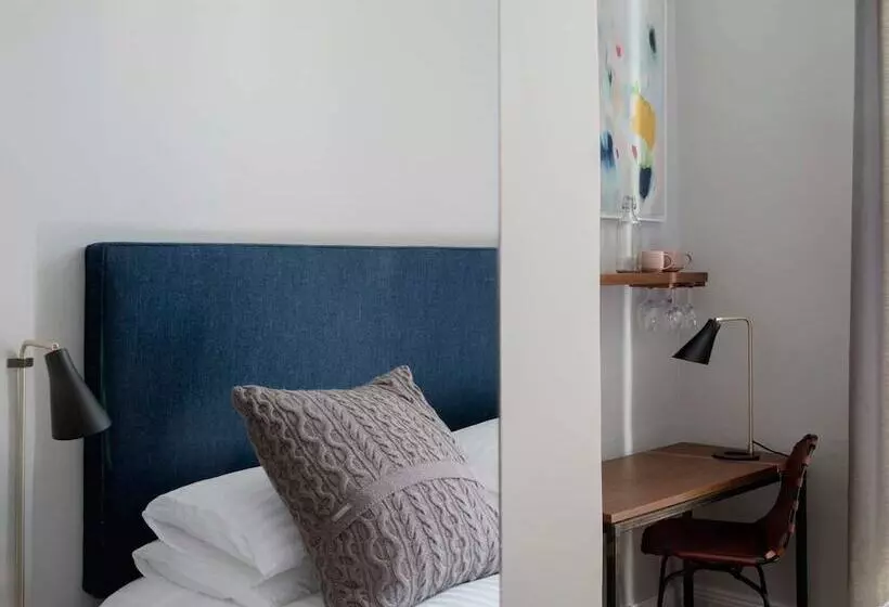 בית מלון כפרי Pembroke Hall