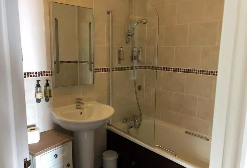 Отель Seawood House Boutique Bed And Breakfast