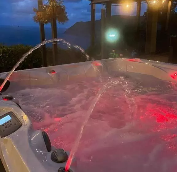 Отель Seawood House Boutique Bed And Breakfast