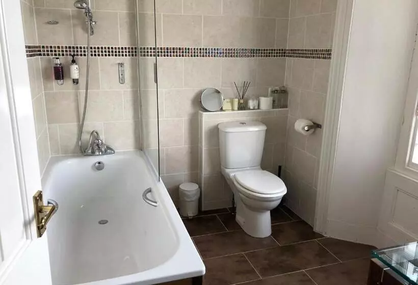 Отель Seawood House Boutique Bed And Breakfast