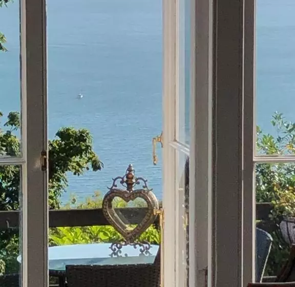 Отель Seawood House Boutique Bed And Breakfast