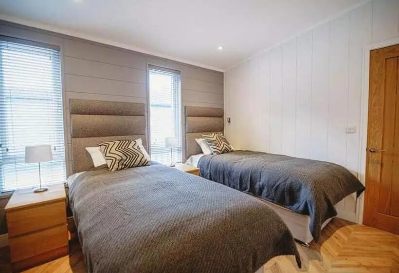 هتل The Essex Golf & Country Club