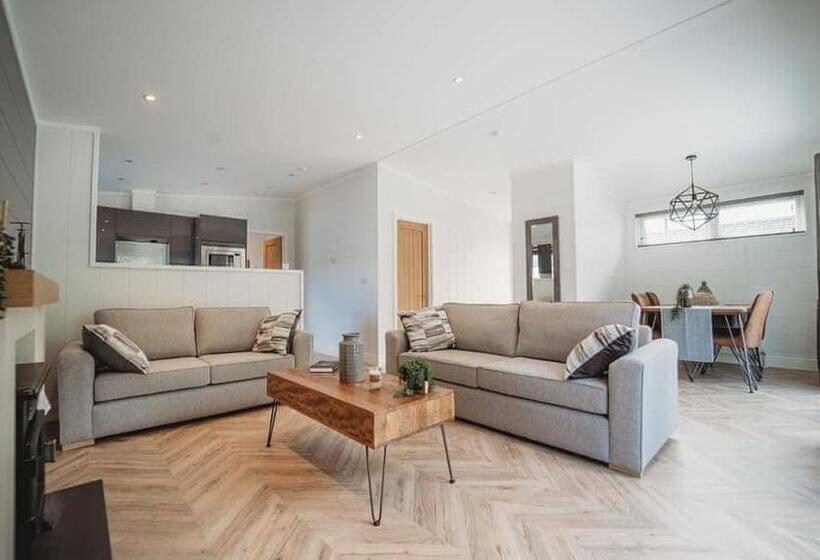 בית מלון כפרי The Essex Golf & Country Club