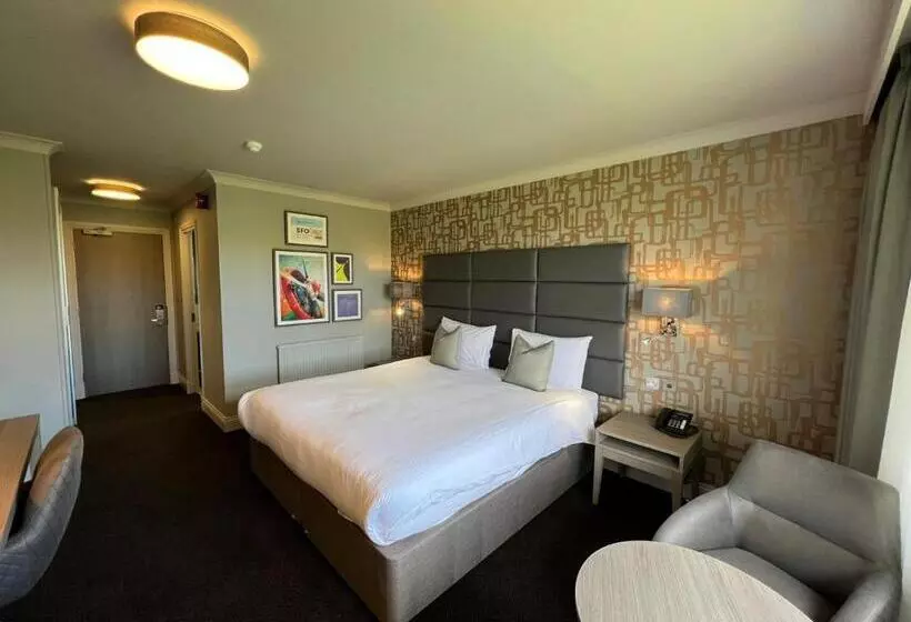 هتل The Essex Golf & Country Club