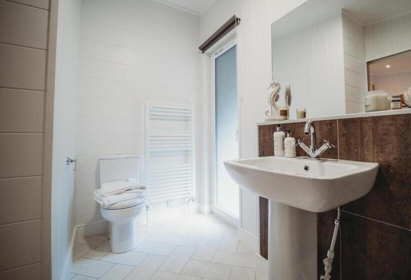 בית מלון כפרי The Essex Golf & Country Club