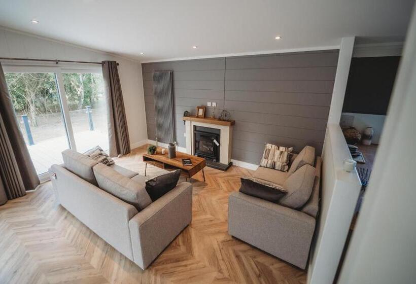 בית מלון כפרי The Essex Golf & Country Club