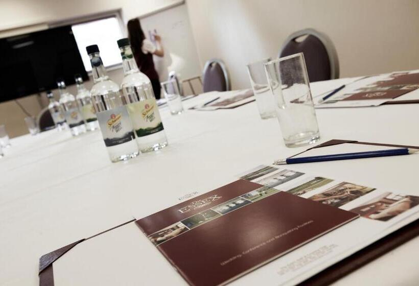 בית מלון כפרי The Essex Golf & Country Club