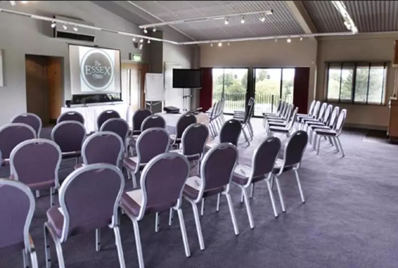 هتل The Essex Golf & Country Club