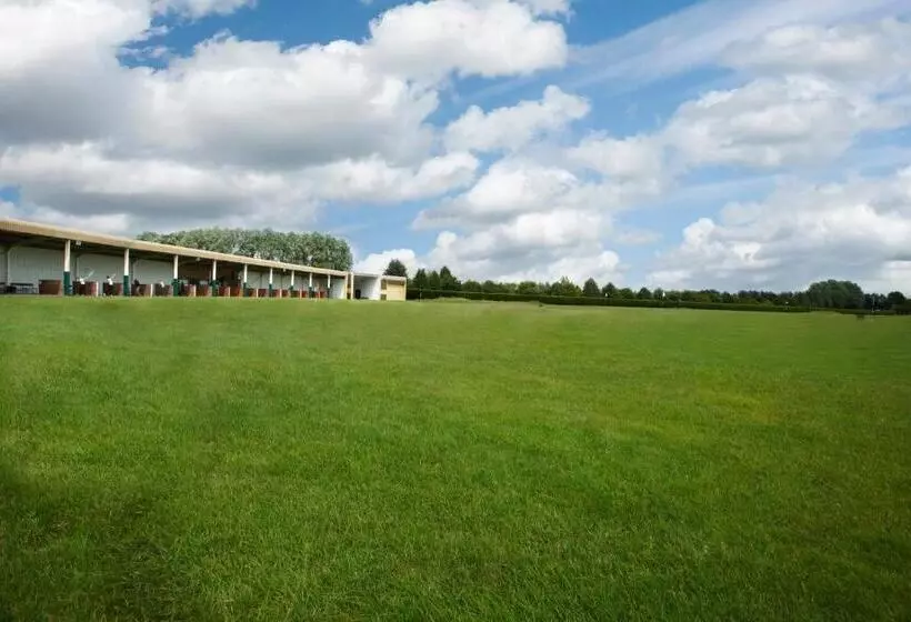 هتل The Essex Golf & Country Club