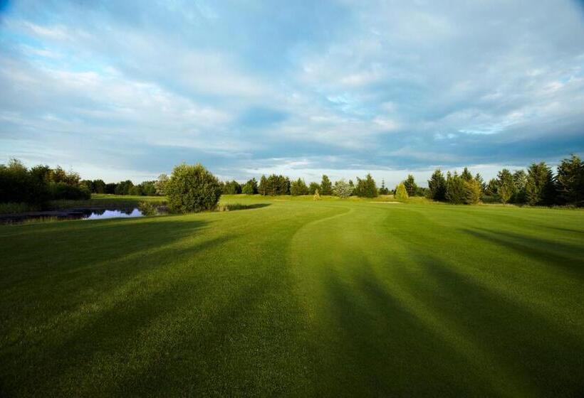 בית מלון כפרי The Essex Golf & Country Club