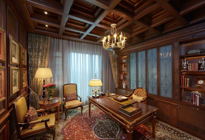 ホテル The Leela Palace New Delhi