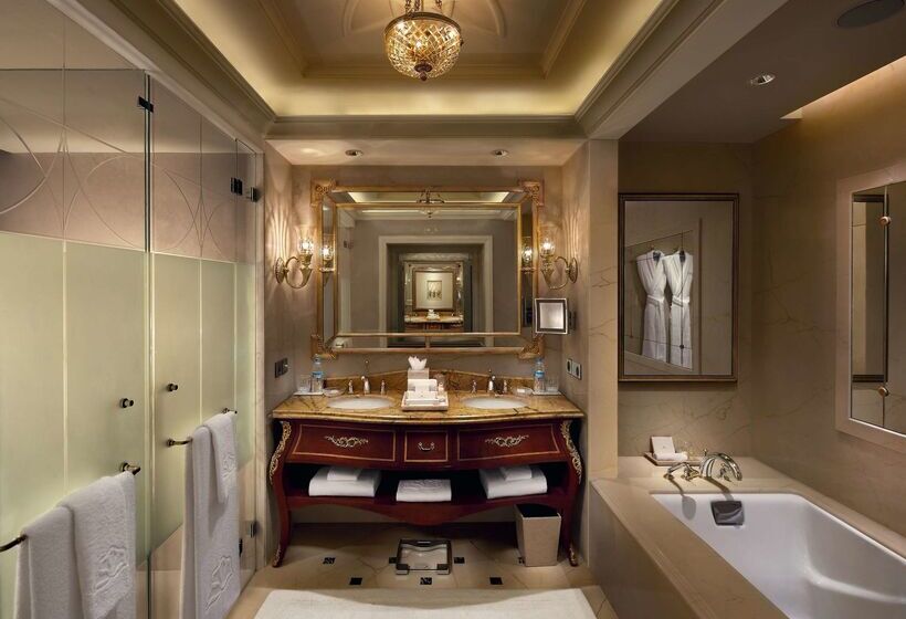 ホテル The Leela Palace New Delhi