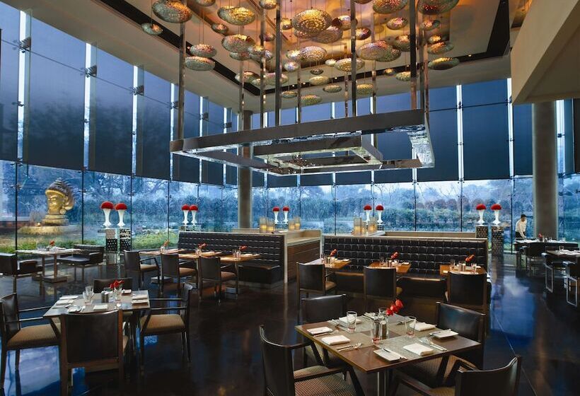 ホテル The Leela Palace New Delhi