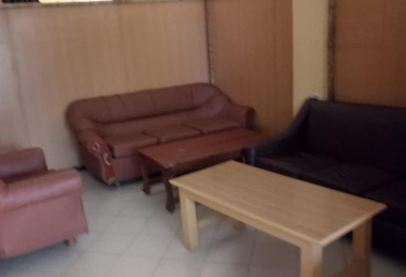 تختخواب و صبحانه Meris Lodge