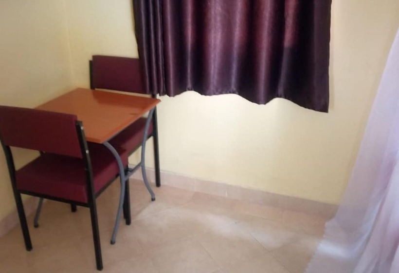 تختخواب و صبحانه Meris Lodge