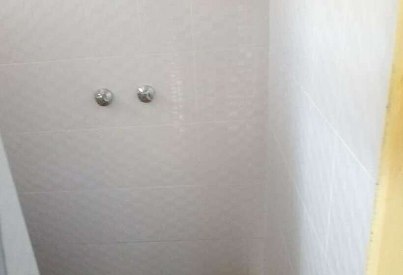 تختخواب و صبحانه Meris Lodge