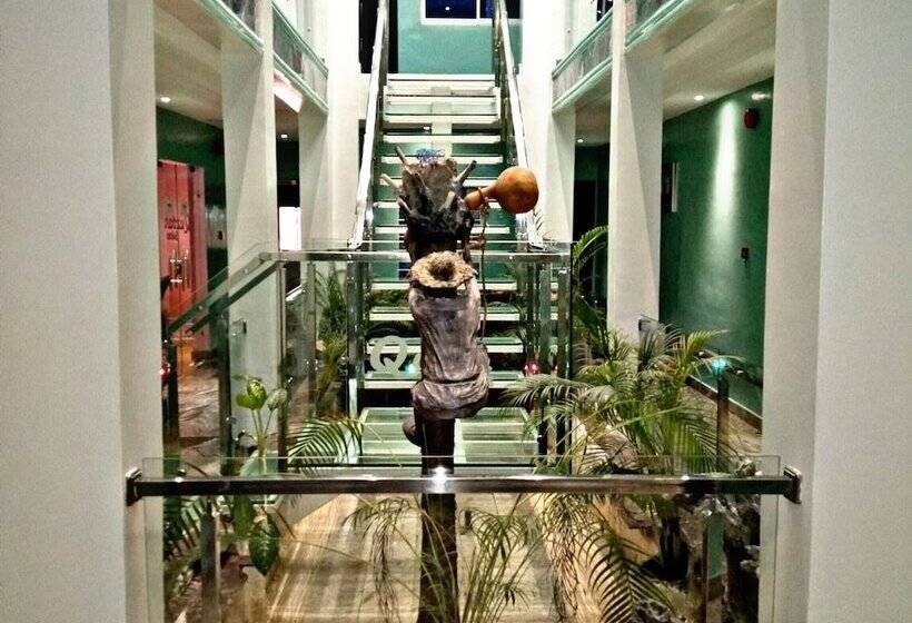 هتل Quztan Suites Ibadan