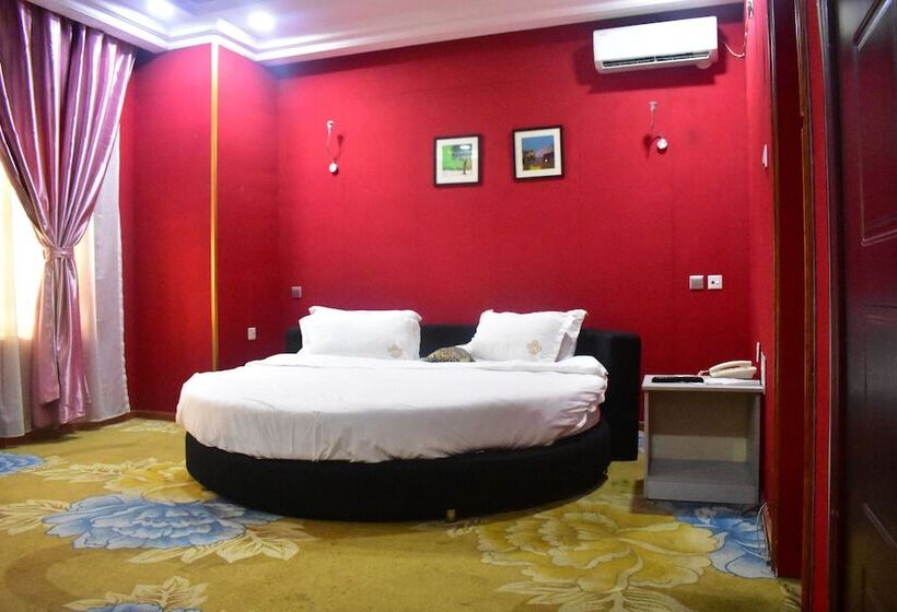 هتل Square Castle Residence