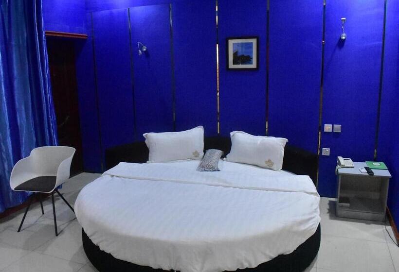 هتل Square Castle Residence