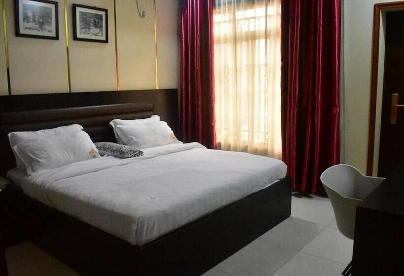 هتل Square Castle Residence