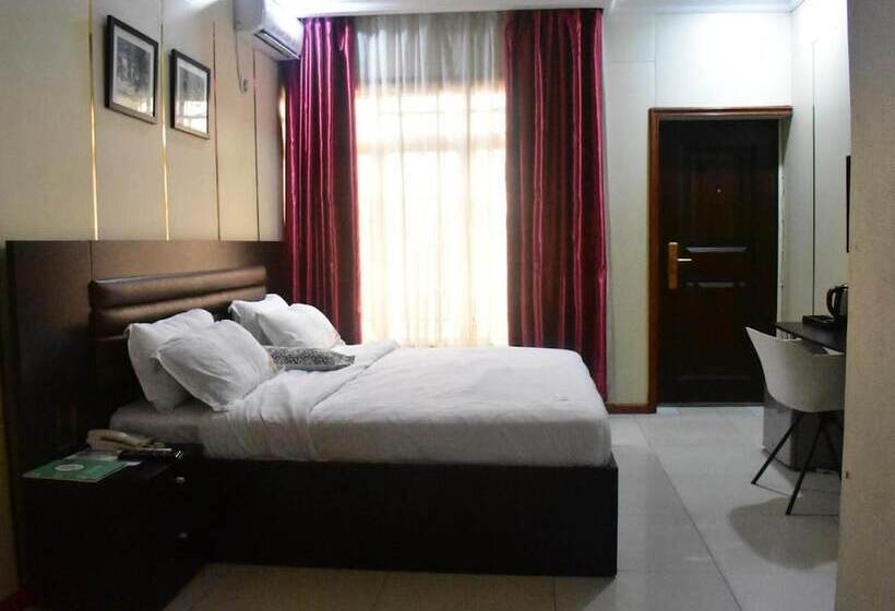 هتل Square Castle Residence