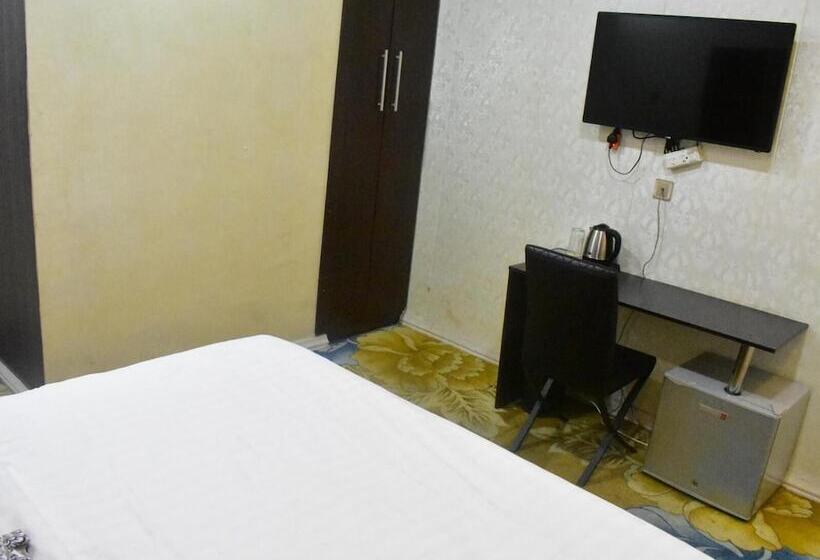 هتل Square Castle Residence