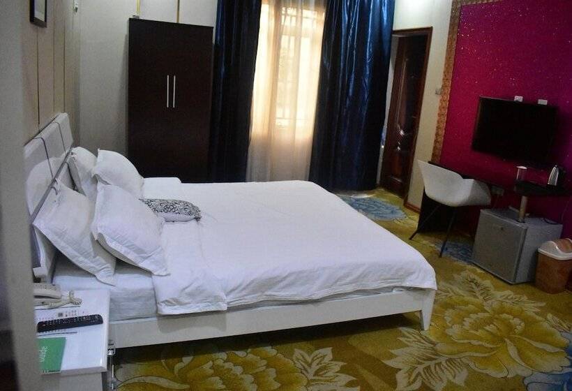 هتل Square Castle Residence