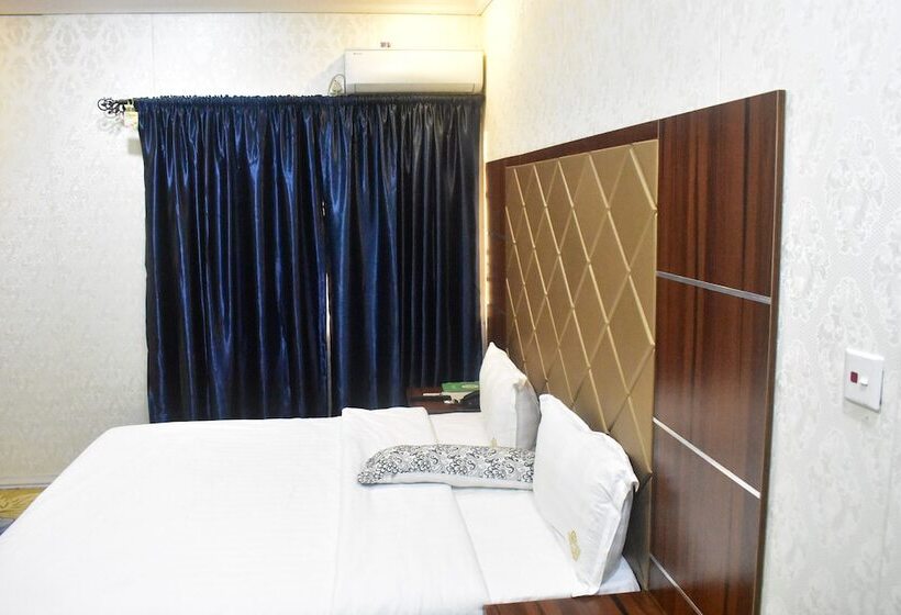 هتل Square Castle Residence