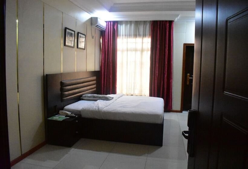 هتل Square Castle Residence