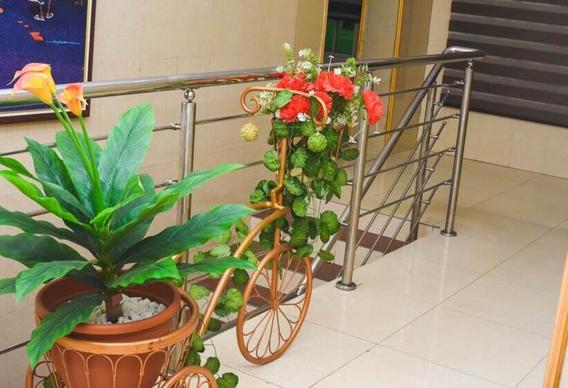 هتل Square Castle Residence