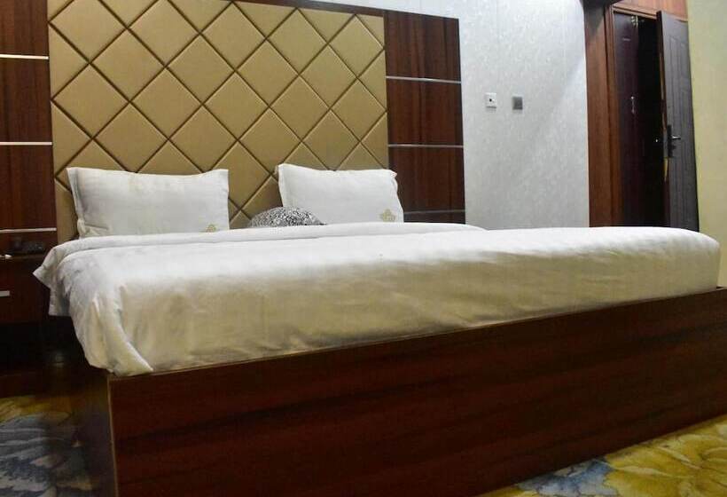 هتل Square Castle Residence