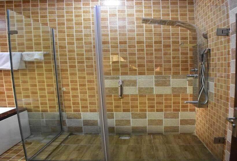 هتل Square Castle Residence