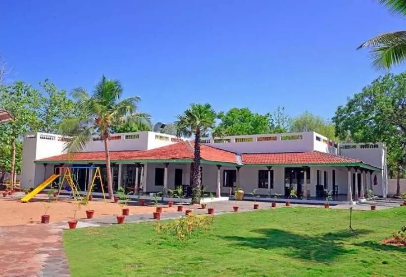 Hotelli Thappa Gardens Resort