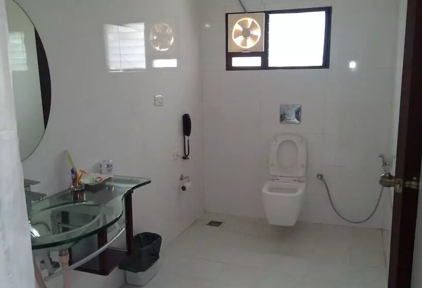 Hotelli Thappa Gardens Resort